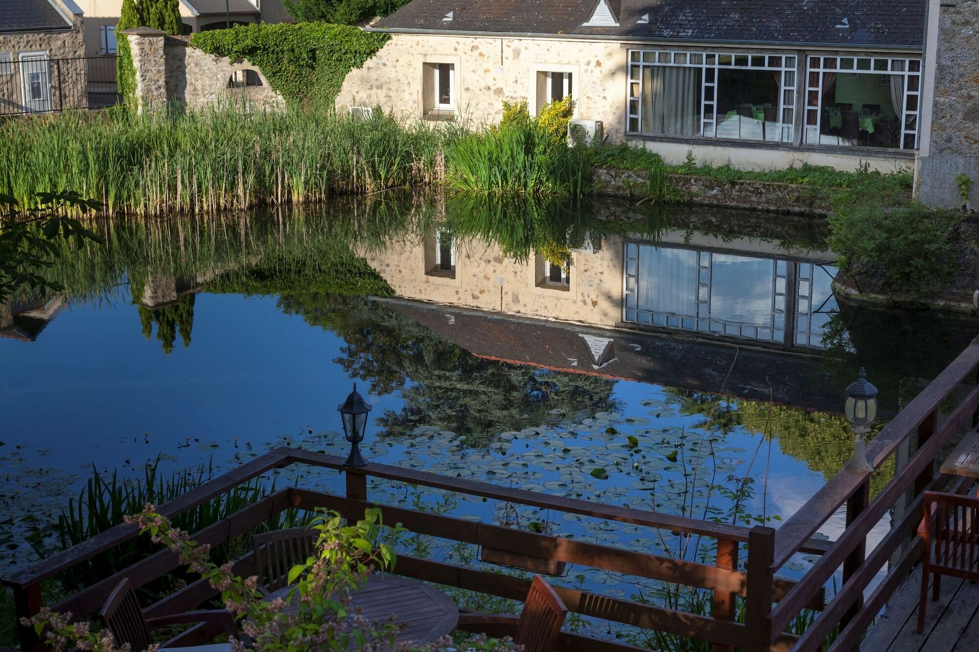 Auberge Du Manet モンティニー・ル・ブルトンヌー エクステリア 写真